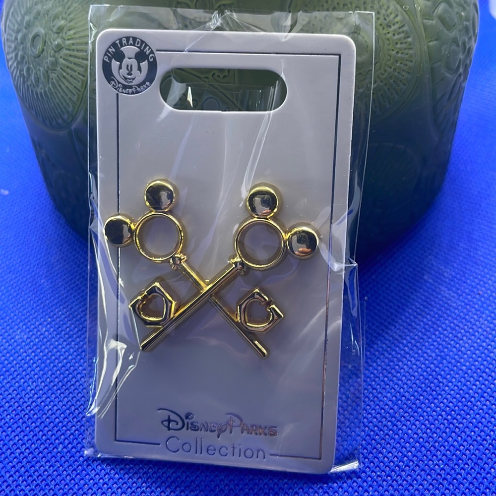 Mickey Mouse Keys Disney trading Pin
